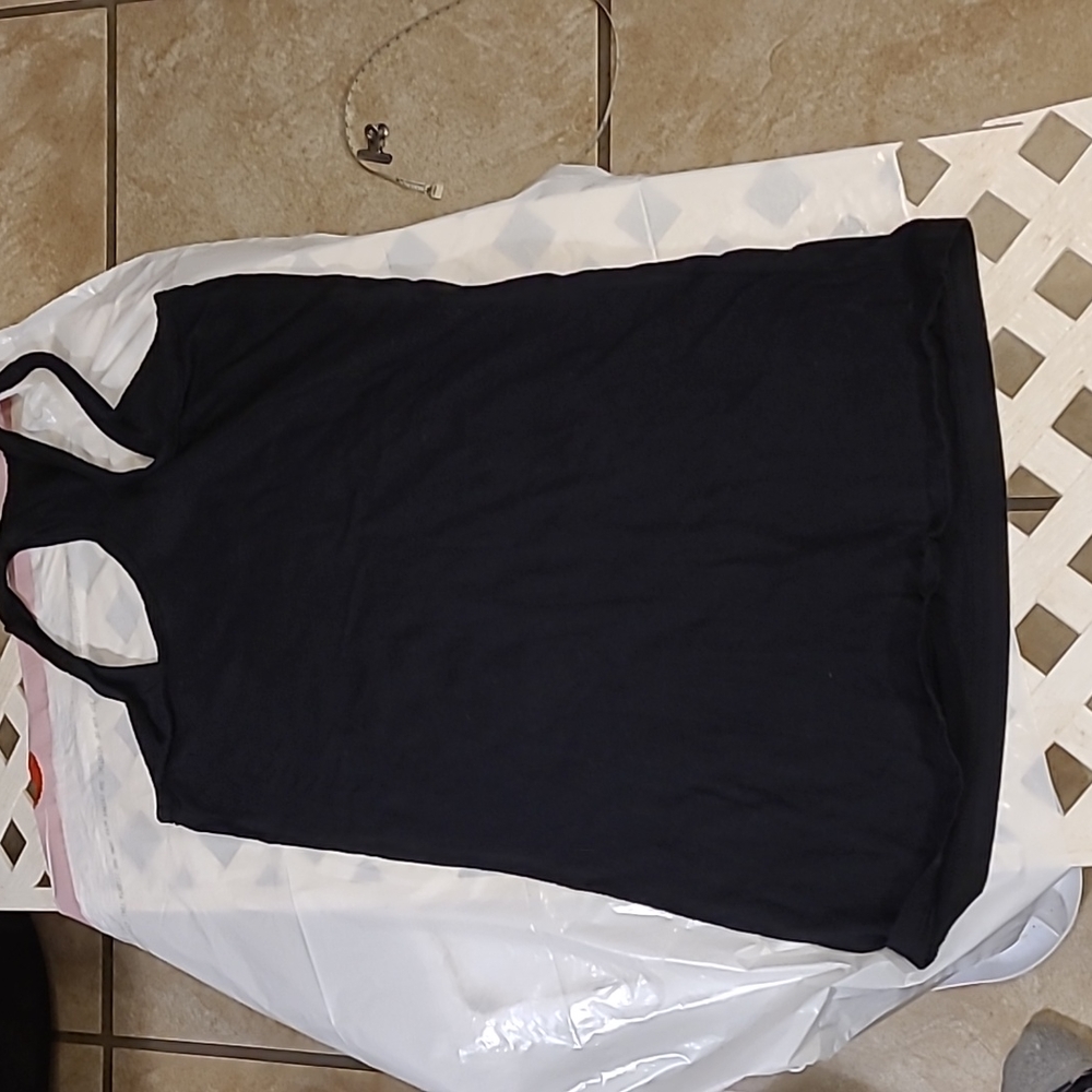 Woman's Black tank top with Bob Marley graphic - Picture 2 of 3
